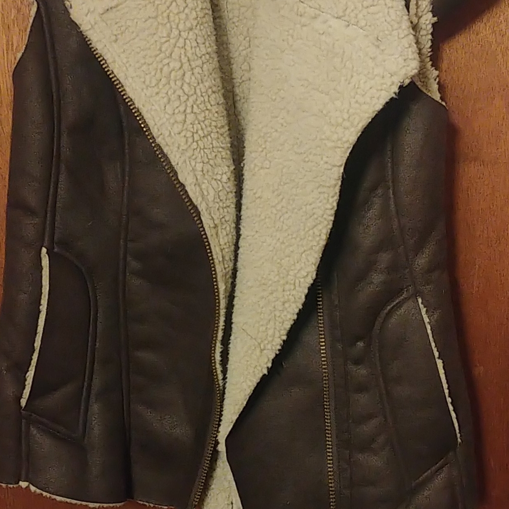 Vest - Picture 2 of 3